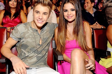 Selena Gomez đưa “tình cũ” Justin Bieber về nhà chơi
