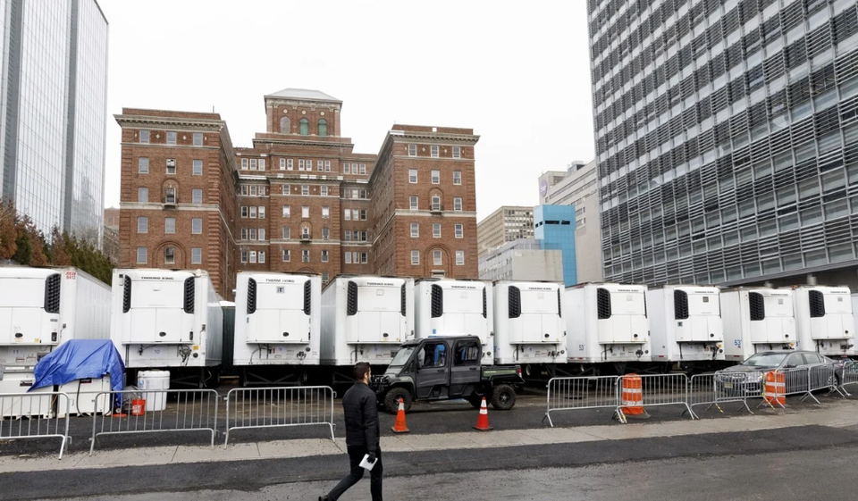 Các nước “quay cuồng” xử lý thi thể quá tải vì dịch Covid-19 - 4 Các nước “quay cuồng” xử lý thi thể quá tải vì dịch Covid-19 - 4