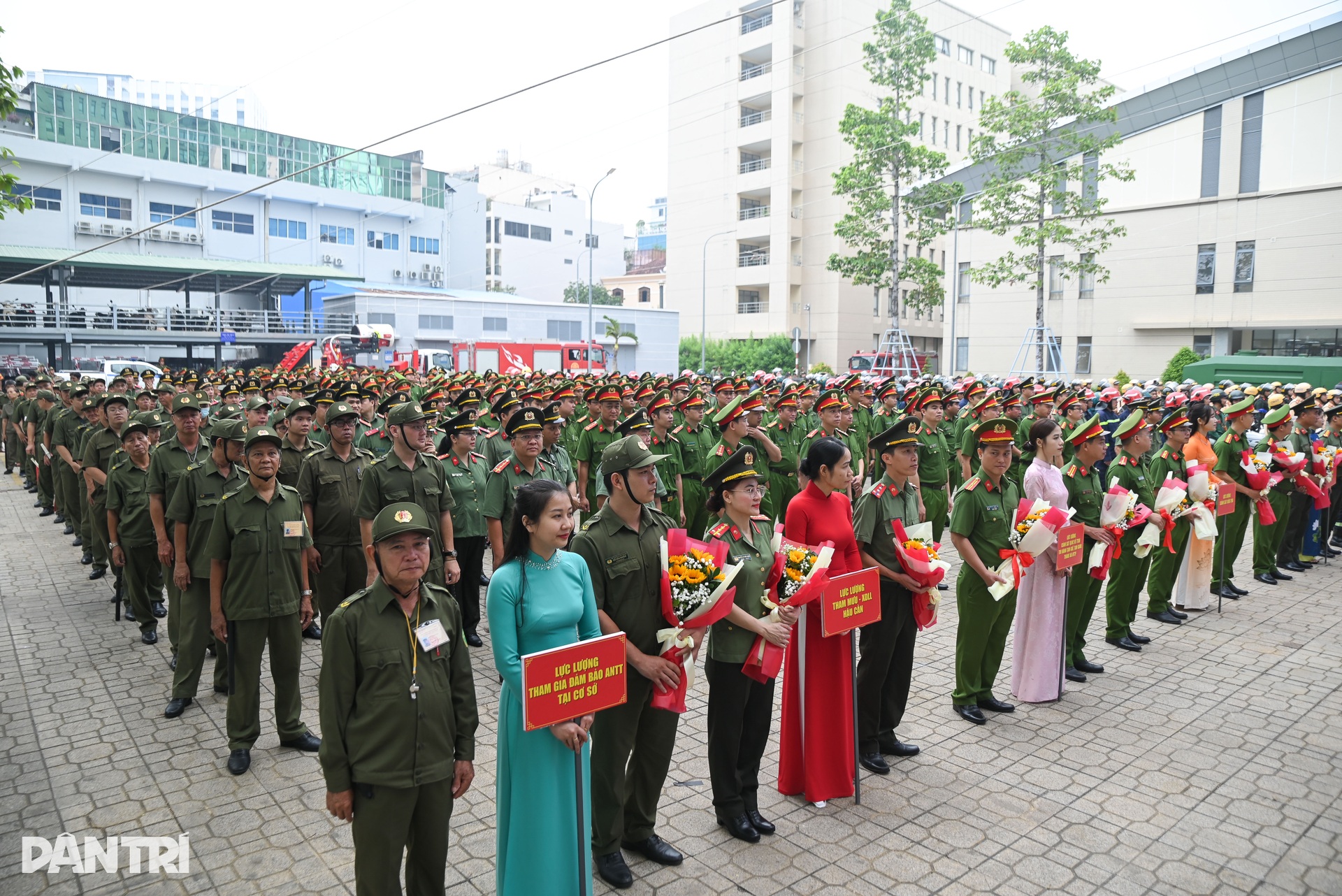 Phó Chủ tịch TPHCM: Không để xảy ra sơ suất dù nhỏ nhất dịp kỷ niệm lễ 30/4 - 11 Phó Chủ tịch TPHCM: Không để xảy ra sơ suất dù nhỏ nhất dịp kỷ niệm lễ 30/4 - 11
