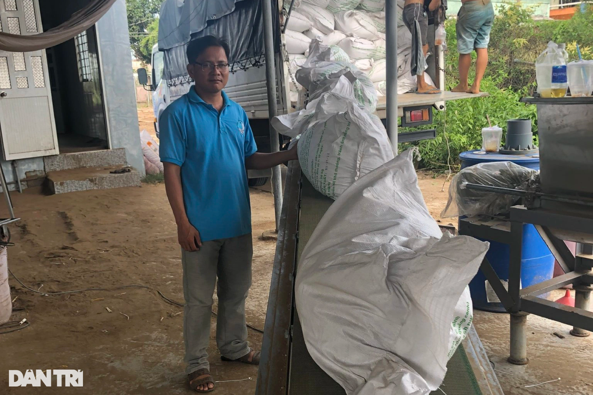 Bí quyết kiếm 4 tỷ đồng mỗi năm từ phân bò của thanh niên Bến Tre - 3 Bí quyết kiếm 4 tỷ đồng mỗi năm từ phân bò của thanh niên Bến Tre - 3