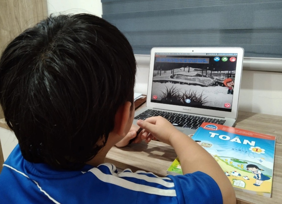 Hứa đi nhẹ, nói khẽ, cười duyên, vào lớp online là cha mẹ tăng xông - 1 Hứa đi nhẹ, nói khẽ, cười duyên, vào lớp online là cha mẹ tăng xông - 1