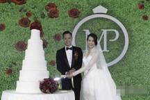 Hồ Hạnh Nhi gợi cảm trong tiệc cưới đầy "sao"