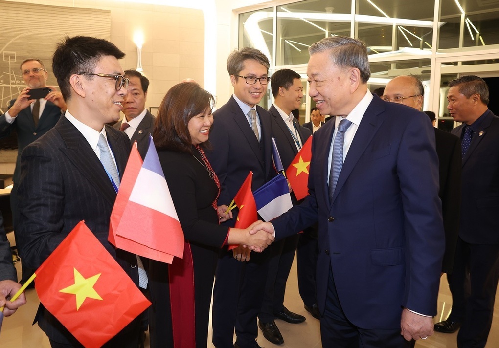 Tổng Bí thư, Chủ tịch nước Tô Lâm đến Paris, bắt đầu chuyến thăm Pháp - 1 Tổng Bí thư, Chủ tịch nước Tô Lâm đến Paris, bắt đầu chuyến thăm Pháp - 1