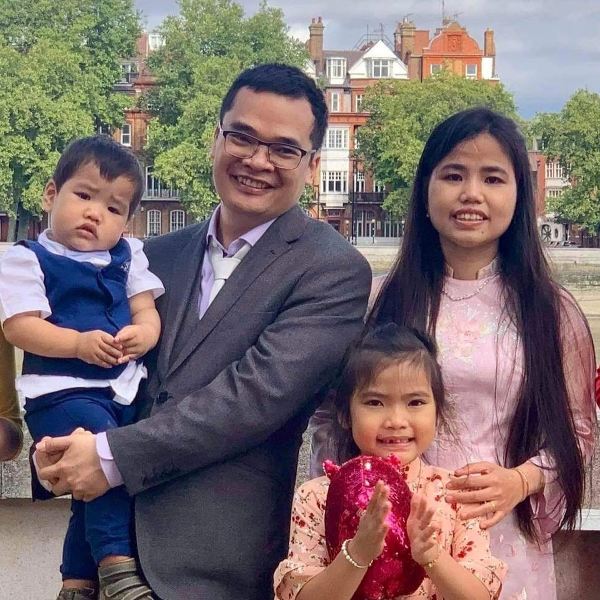 Cô gái TPHCM nói lời yêu khi chàng gia sư thất tình, trở thành bà chủ ở Anh - 5 Cô gái TPHCM nói lời yêu khi chàng gia sư thất tình, trở thành bà chủ ở Anh - 5