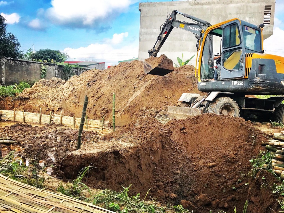 Chỉ có 400 triệu đồng, mẹ đơn thân “liều” mua đất, 3 năm sau xây nhà bạc tỷ - 2 Chỉ có 400 triệu đồng, mẹ đơn thân “liều” mua đất, 3 năm sau xây nhà bạc tỷ - 2