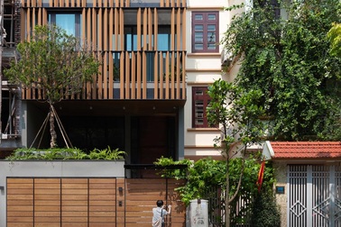 Độc chiêu giúp nhà phố hướng Tây ở Hà Nội mát rượi, không cần điều hòa