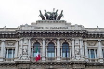 Tòa án Italy gây phẫn nộ vì tuyên nạn nhân “quá xấu để bị cưỡng hiếp”