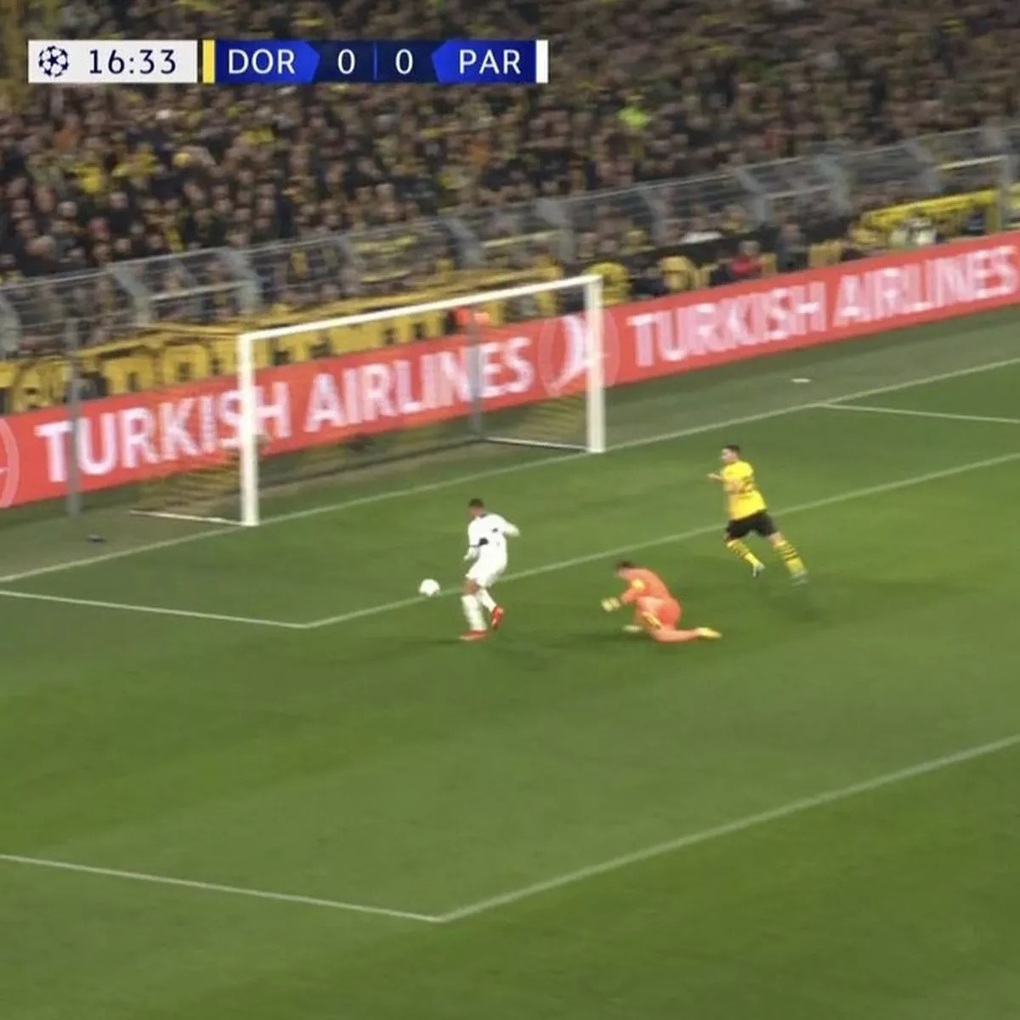 Mbappe bị từ chối bàn thắng theo cách khó tin - 1 Mbappe bị từ chối bàn thắng theo cách khó tin - 1