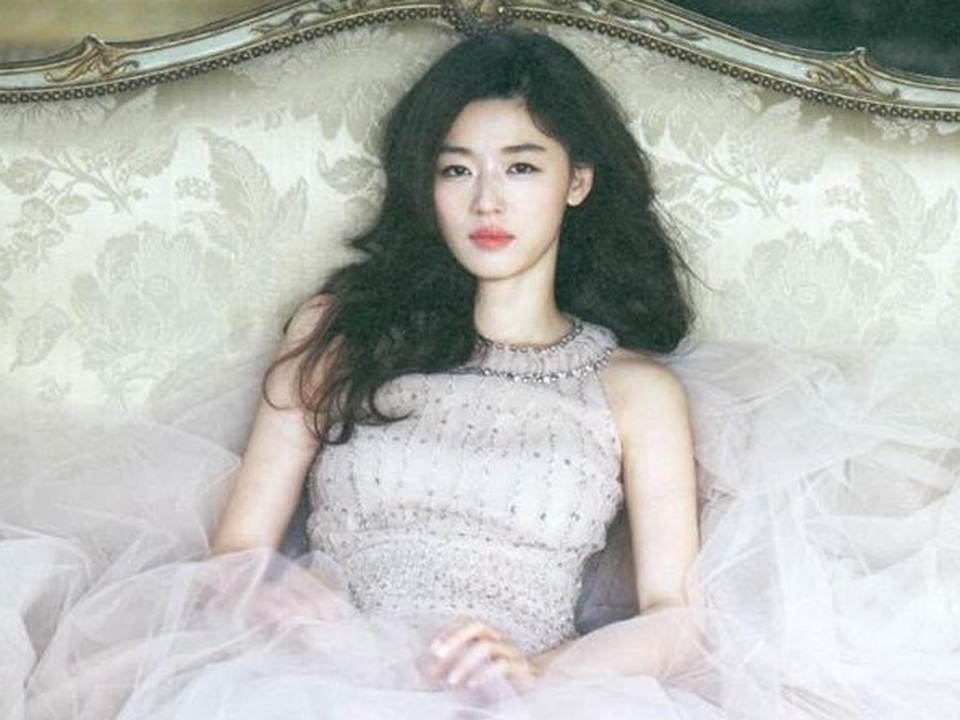 Gần 40 tuổi, “mợ chảnh” Jeon Ji Hyun vẫn đẹp xuất sắc! - 12 Gần 40 tuổi, “mợ chảnh” Jeon Ji Hyun vẫn đẹp xuất sắc! - 12