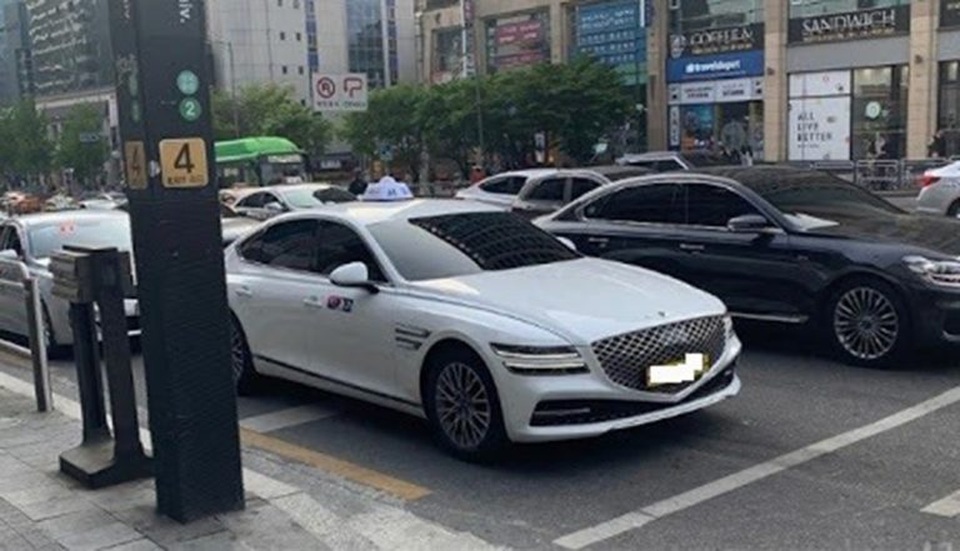Xe sang Genesis G80 vừa ra mắt đã bị bắt gặp chạy taxi ở Hàn Quốc - 1 Xe sang Genesis G80 vừa ra mắt đã bị bắt gặp chạy taxi ở Hàn Quốc - 1