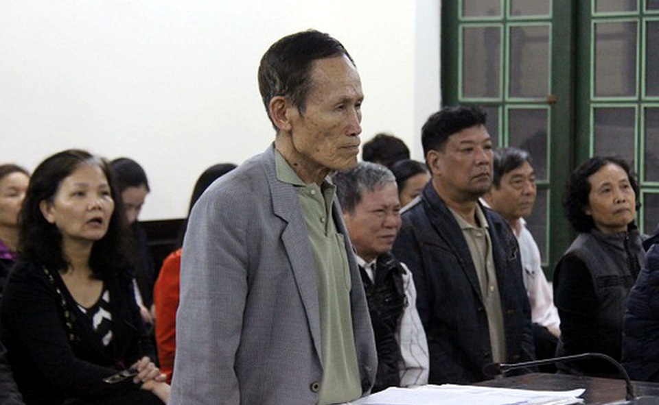 Hà Nội: Bất ngờ hoãn xử ông Hiệp “khùng” trong vụ cháy gần bệnh viện Nhi - 1 Hà Nội: Bất ngờ hoãn xử ông Hiệp “khùng” trong vụ cháy gần bệnh viện Nhi - 1