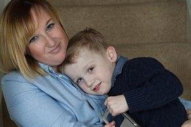 Bé 4 tuổi cứu sống mẹ nhờ biết gọi cứu thương