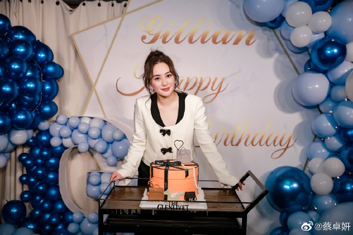 Chung Hân Đồng: Mỹ nhân xinh đẹp nhưng đời lắm chông chênh - 8 Chung Hân Đồng: Mỹ nhân xinh đẹp nhưng đời lắm chông chênh - 8
