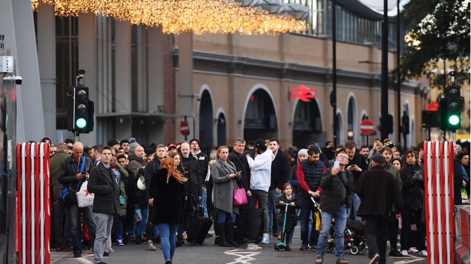 Tấn công khủng bố kinh hoàng ở trung tâm London, 3 người chết - 13 Tấn công khủng bố kinh hoàng ở trung tâm London, 3 người chết - 13