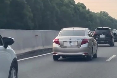 Tai nạn dồn toa vì một xe phanh gấp