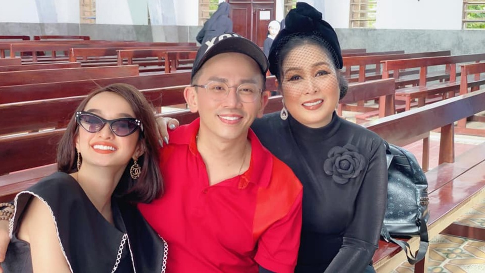 Gia đình tổ chức lễ tưởng niệm, cầu siêu cho chuyên gia trang điểm Minh Lộc - 3 Gia đình tổ chức lễ tưởng niệm, cầu siêu cho chuyên gia trang điểm Minh Lộc - 3