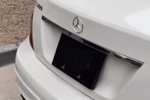 Cảnh sát Mỹ choáng với chiếc Mercedes có thể đổi biển số trong chớp mắt