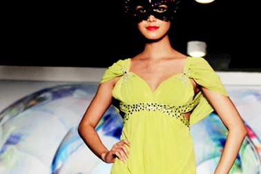 Hoa hậu Thùy Dung biến hóa trên sàn catwalk 