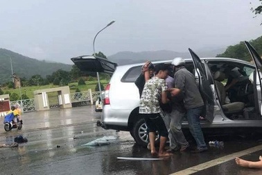 Nữ tài xế gây tai nạn liên hoàn, 1 du khách Pháp bị thương