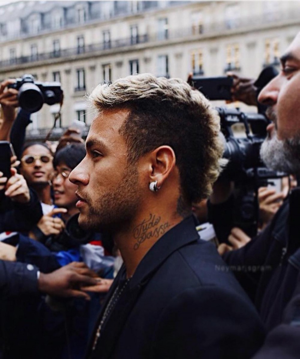 Neymar gây sốt với kiểu tóc mới sau thất bại ở chung kết Copa America - 7 Neymar gây sốt với kiểu tóc mới sau thất bại ở chung kết Copa America - 7