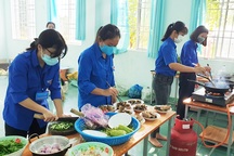 “Tiếp lửa” sĩ tử thi tốt nghiệp những suất cơm, nước uống, chỗ ở miễn phí