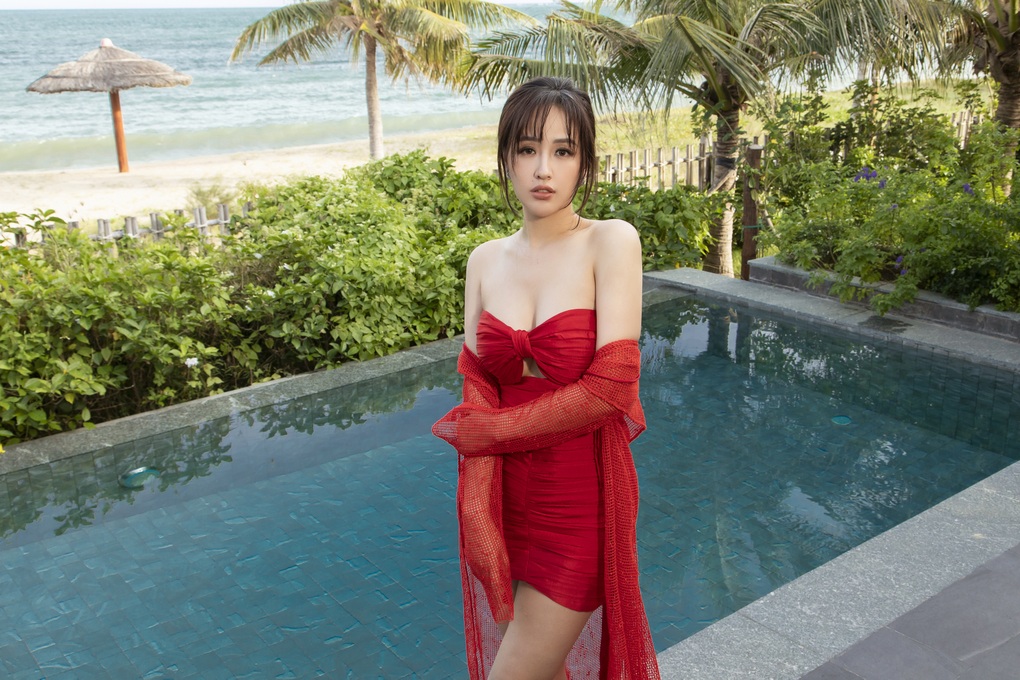 Mai Phương Thúy mặc gợi cảm, khoe dáng bốc lửa sau khi giảm cân thành công - 7 Mai Phương Thúy mặc gợi cảm, khoe dáng bốc lửa sau khi giảm cân thành công - 7