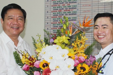 Bí thư Thăng động viên bác sĩ bỏ xứ giàu về nước phục vụ