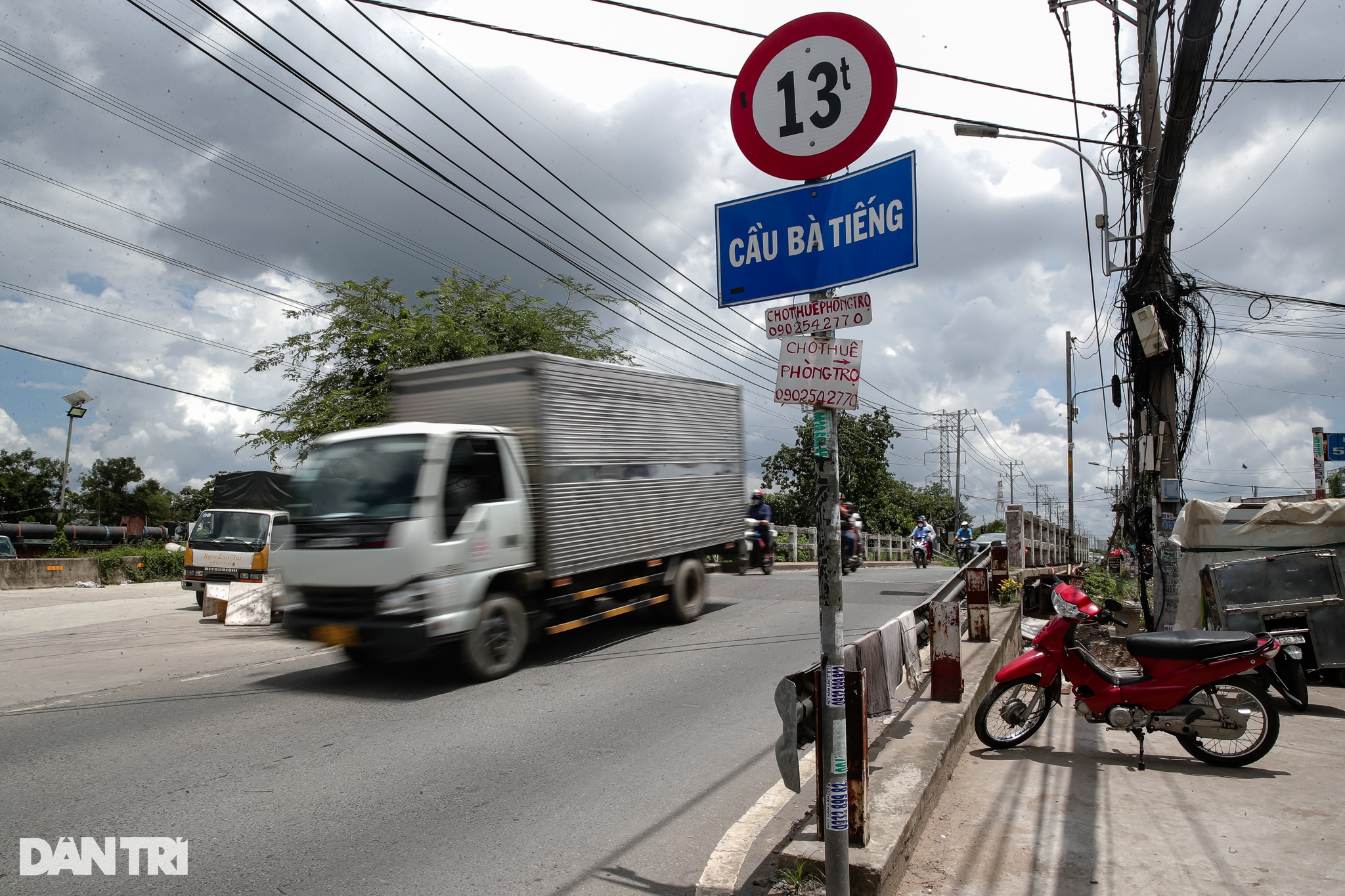 View - Rạch chống ngập gần 900 tỷ đồng ở TPHCM sau 3 năm thi công | Báo Dân trí