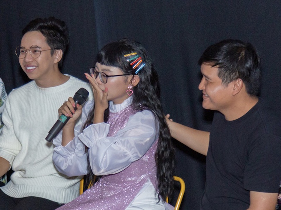 Phương Mỹ Chi buồn khi bị bạn bè chê hát nhạc quê hương “cũ và sến” - 4 Phương Mỹ Chi buồn khi bị bạn bè chê hát nhạc quê hương “cũ và sến” - 4