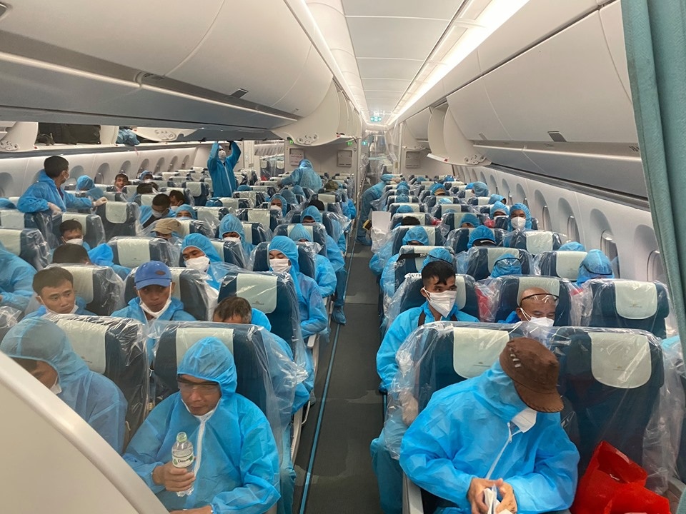 Chuyến bay chở 140 người Việt bị nhiễm Covid-19 đã về tới Hà Nội - 10 Chuyến bay chở 140 người Việt bị nhiễm Covid-19 đã về tới Hà Nội - 10