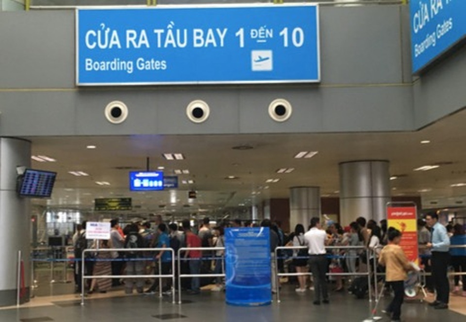 Khách nữ đi máy bay bằng chứng minh thư mua trên mạng - 1 Khách nữ đi máy bay bằng chứng minh thư mua trên mạng - 1