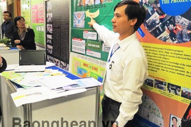 Thầy giáo trẻ xứ Nghệ chinh phục giám khảo nước ngoài