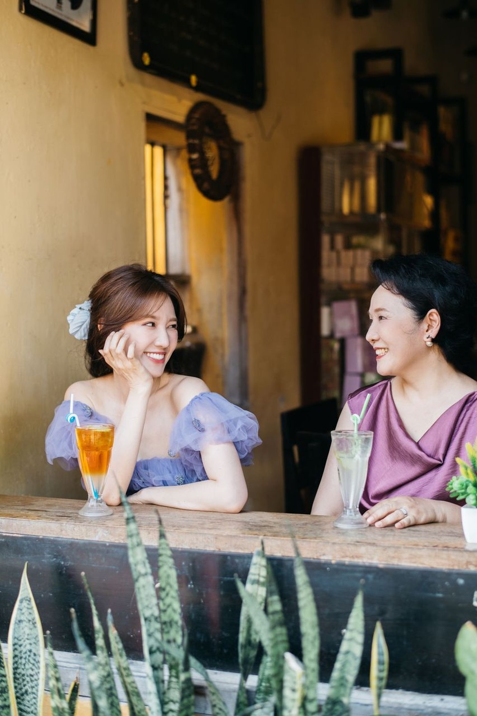 Hari Won tiết lộ hiếm hoi về mẹ đẻ - 6 Hari Won tiết lộ hiếm hoi về mẹ đẻ - 6
