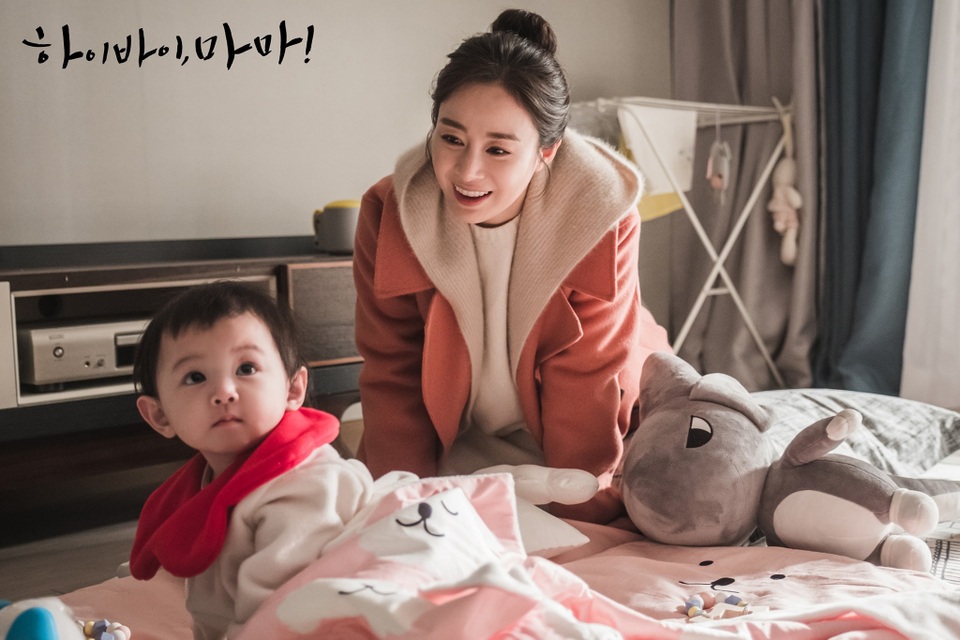 Kim Tae Hee xinh đẹp và xuất sắc khi vào vai người mẹ ma - 4 Kim Tae Hee xinh đẹp và xuất sắc khi vào vai người mẹ ma - 4