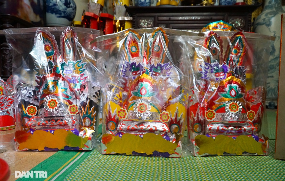 Thủ phủ vàng mã ở ngoại thành Hà Nội nhộn nhịp vào vụ Tết Nguyên đán - 5 Thủ phủ vàng mã ở ngoại thành Hà Nội nhộn nhịp vào vụ Tết Nguyên đán - 5