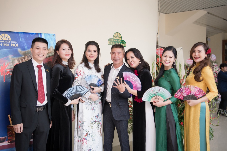 Dàn “Táo Quân” hội ngộ các thế hệ vàng của làng sân khấu Hà Nội - 13 Dàn “Táo Quân” hội ngộ các thế hệ vàng của làng sân khấu Hà Nội - 13