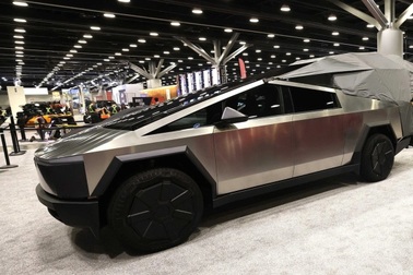 Tesla bị loại khỏi một triển lãm ô tô vì lý do an toàn, ngay trước khai mạc