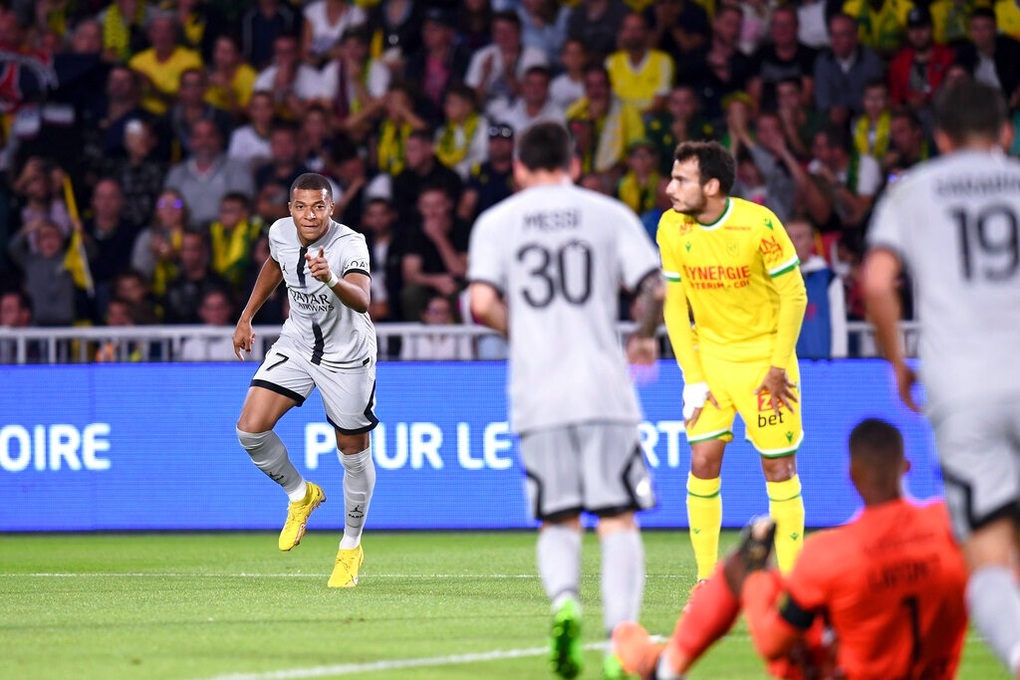 Messi kiến tạo đẳng cấp cho Mbappe ghi bàn, PSG thắng đậm Nantes - 3 Messi kiến tạo đẳng cấp cho Mbappe ghi bàn, PSG thắng đậm Nantes - 3