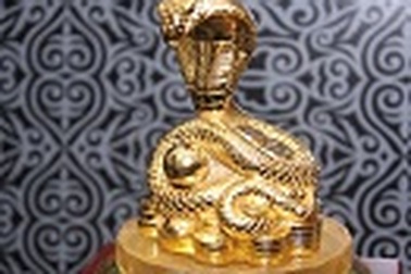 Linh vật mạ vàng 24K sôi động thị trường quà tặng tết