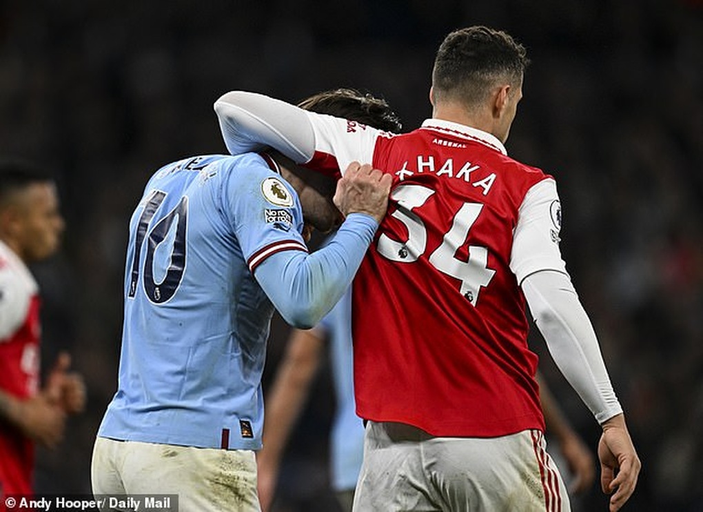 Xô xát nảy lửa, Haaland suýt lao vào đánh nhau với cầu thủ Arsenal - 5 Xô xát nảy lửa, Haaland suýt lao vào đánh nhau với cầu thủ Arsenal - 5