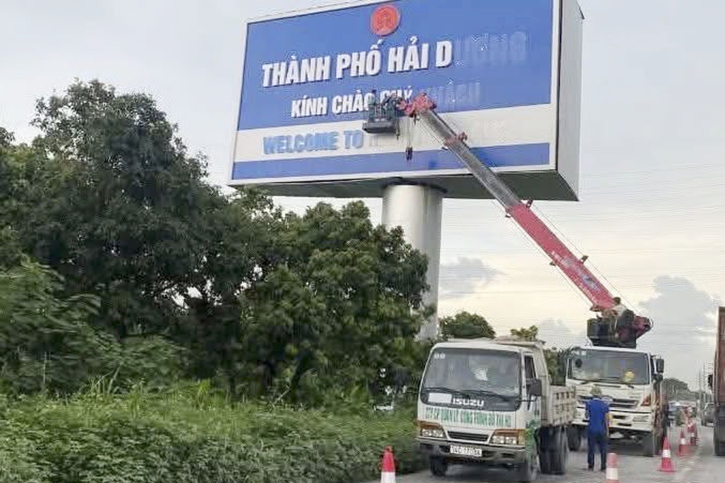 Hải Dương tháo dỡ dòng chữ “thành phố kính chào quý khách” - 1 Hải Dương tháo dỡ dòng chữ “thành phố kính chào quý khách”