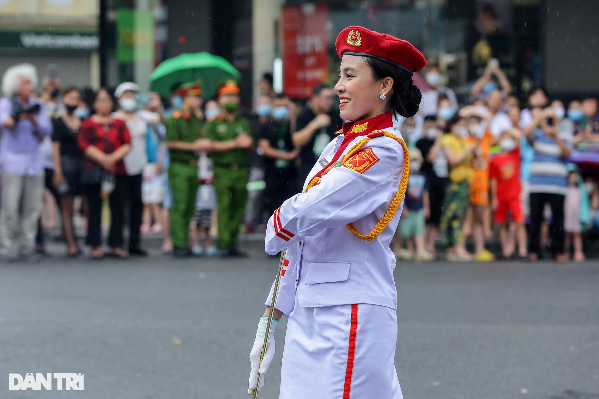Ngắm những bóng hồng xinh đẹp biểu diễn Nhạc hội Cảnh sát trên phố đi bộ - 17 Ngắm những bóng hồng xinh đẹp biểu diễn Nhạc hội Cảnh sát trên phố đi bộ - 17