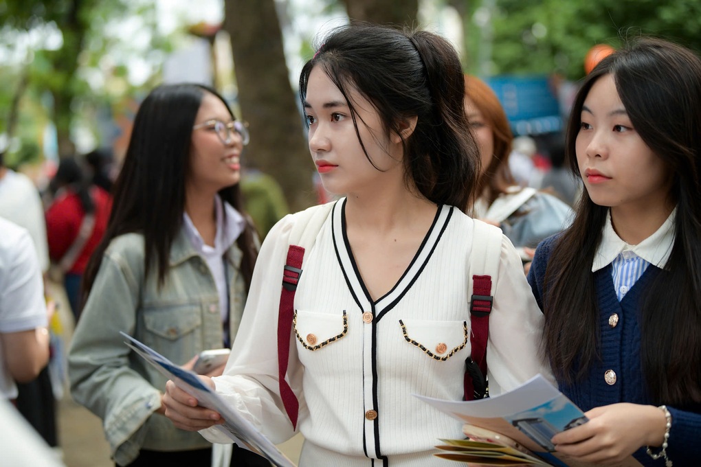 Thứ trưởng Bộ GDĐT: Quy đổi về một thang điểm khi xét tuyển để công bằng - 3 Thứ trưởng Bộ GDĐT: Quy đổi về một thang điểm khi xét tuyển để công bằng - 3