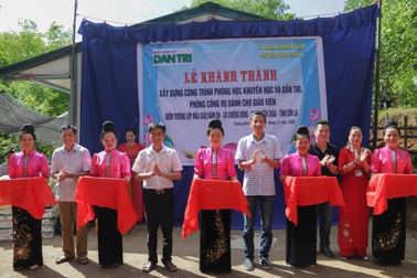 Dân bản hiến đất cùng bạn đọc Dân trí xây trường tặng học sinh vùng cao