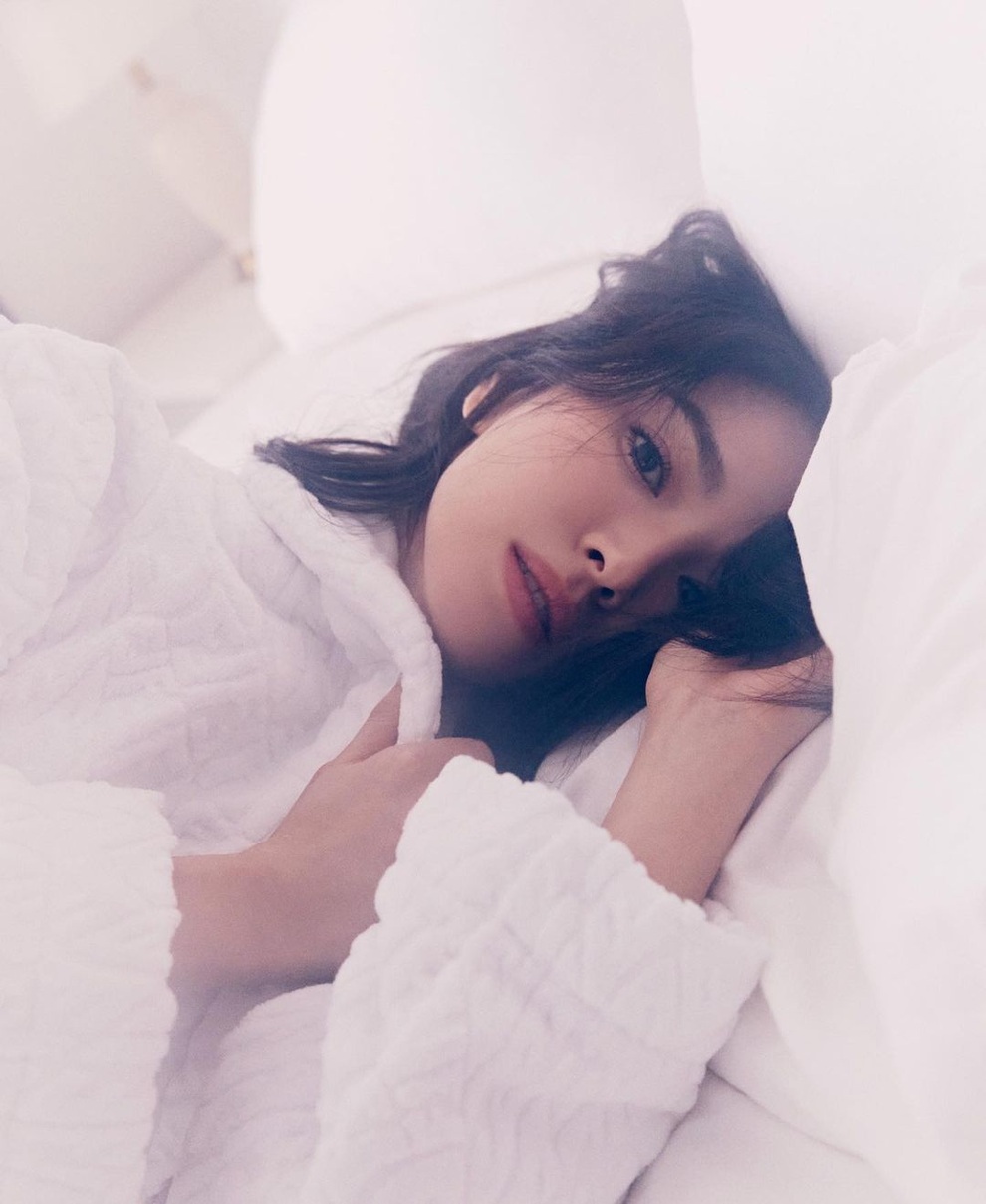 Song Hye Kyo đẹp không tì vết, khoe dáng mình hạc xương mai - 7 Song Hye Kyo đẹp không tì vết, khoe dáng mình hạc xương mai - 7