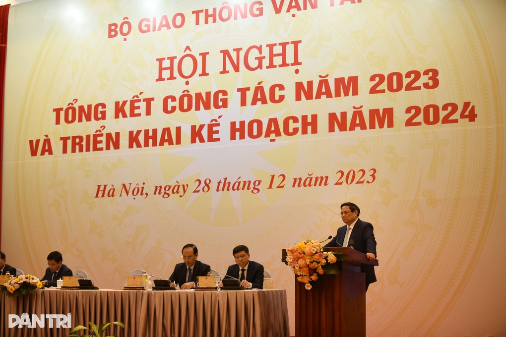 Thủ tướng kể chuyện gặp nhà thầu trên công trường giao thông đêm 30 Tết - 2 Thủ tướng kể chuyện gặp nhà thầu trên công trường giao thông đêm 30 Tết - 2