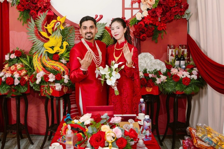 Chàng rể Ấn Độ mặc áo dài, bê trầu đến Cần Thơ hỏi vợ gây sốt