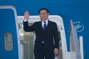 Bàn giao vaccine, vật tư y tế sau chuyến công tác của Chủ tịch Quốc hội