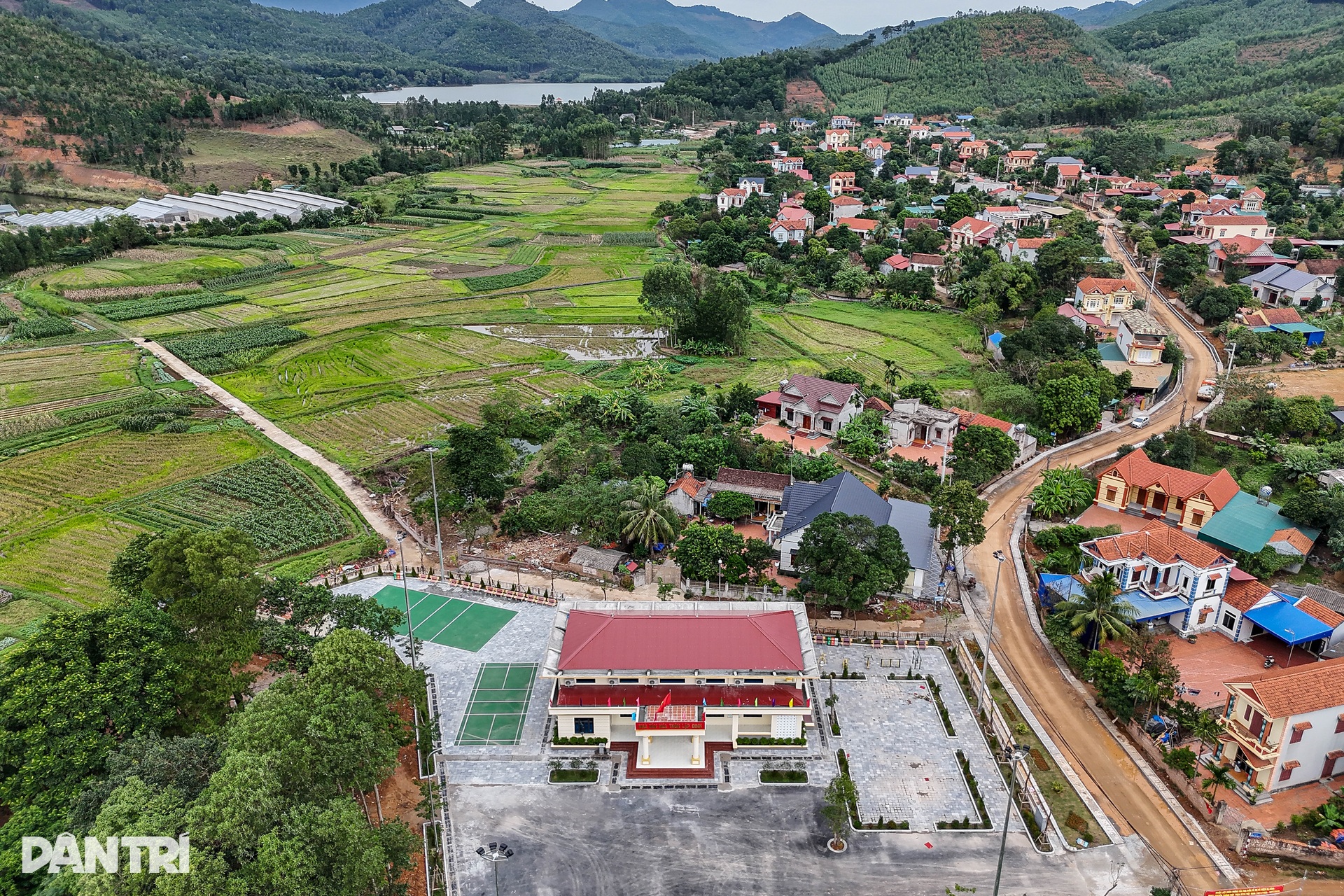 Cận cảnh khu thiết chế văn hóa 15 tỷ ở thôn có 80% người dân tộc Sán Dìu - 1 Cận cảnh khu thiết chế văn hóa 15 tỷ ở thôn có 80% người dân tộc Sán Dìu - 1