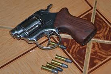 Mang súng Col đi giao ma túy bị bắt giữ tại quán cà phê